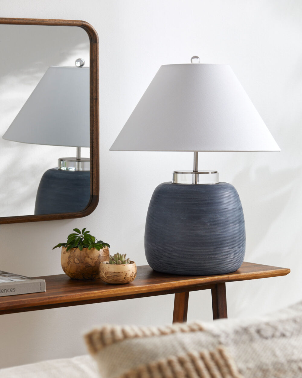 Deluxe Accent Table Lamp - Image 2